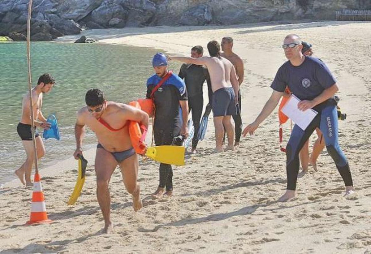 Bueu examina a sus vigilantes de la playa