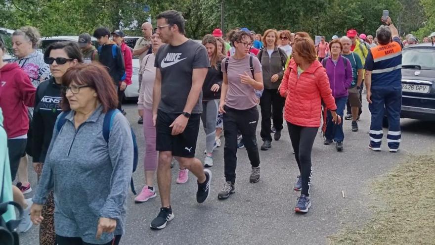 La “Ponteandada” lleva a unas 200 personas a recorrer A Canicouva