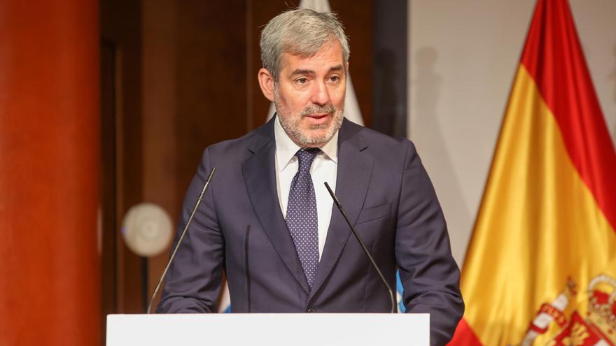 Archivo - El nuevo presidente del Gobierno de Canarias, Fernando Clavijo, interviene durante la toma de posesión de su nuevo cargo, en el Auditorio Alfredo Kraus, a 14 de julio de 2023, en Las Palmas, Gran Canaria, Canarias (España). Fernando Clavijo ha t