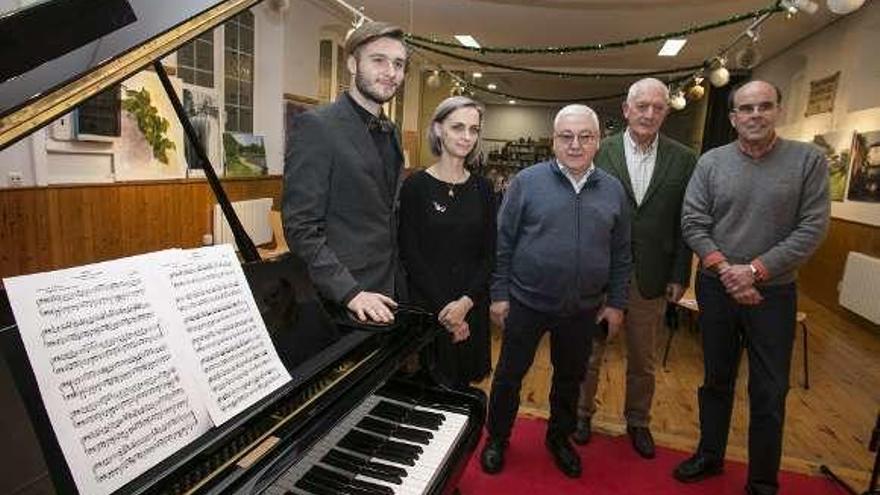 Por la izquierda, Alfonso Peñarroya, Yelyzaveta Tomchuk, José Ramón García, Ramón Rodríguez y Belarmino Fernández, antes del concierto.