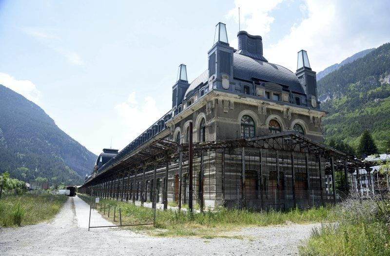 Reapertura de la línea ferroviaria internacional de Canfranc