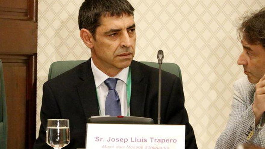 Pla mitjà de l&#039;excap dels Mossos Josep Lluís Trapero a la comissió d&#039;investigació sobre els atemptats del 2017