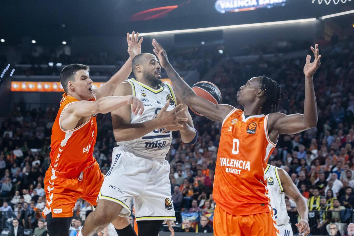 Pradilla y Badio, de nuevo destacados ante el Fenerbahçe