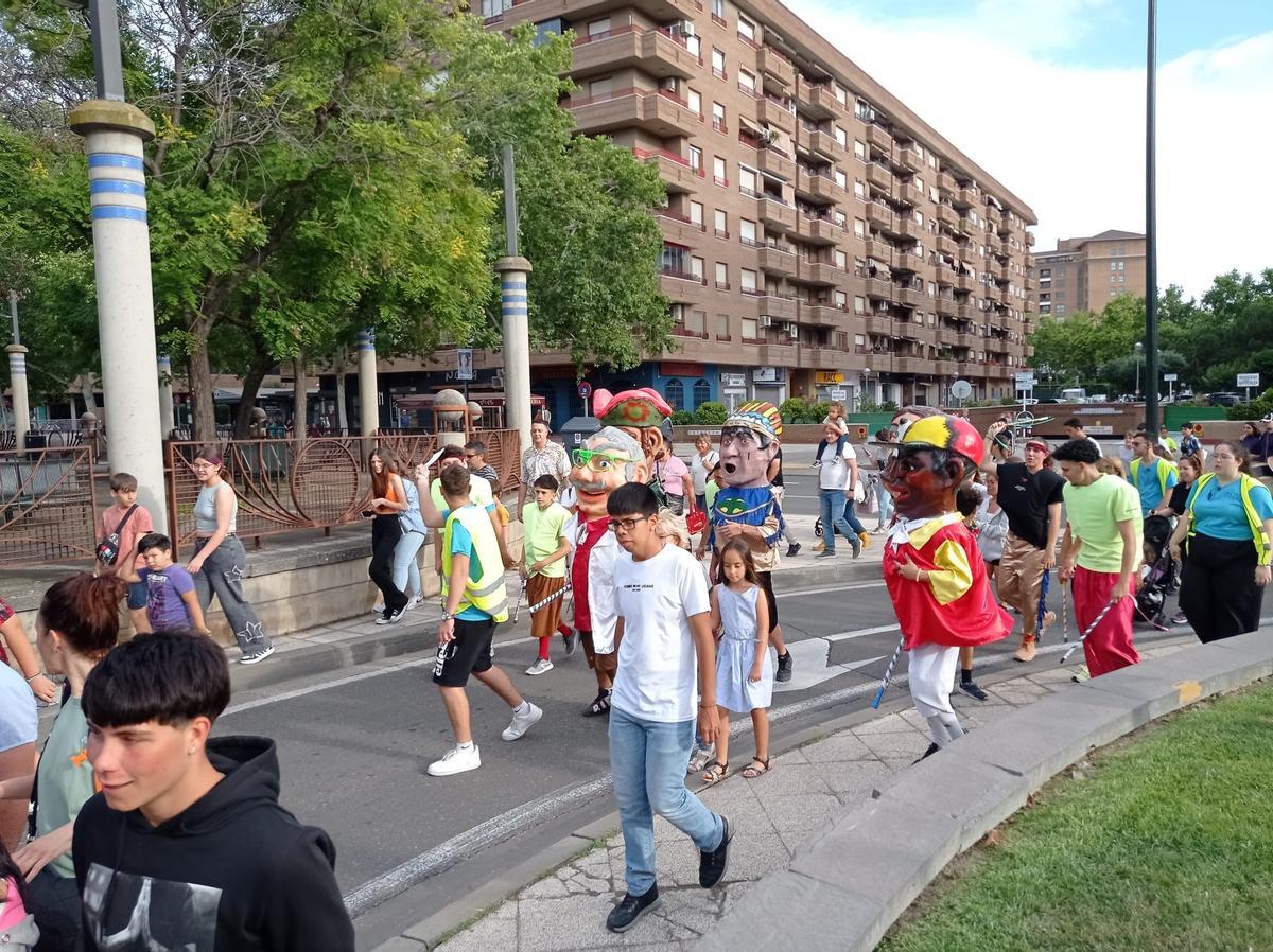 Los cabezudos recorrerán las calles del barrio del lunes 22 de junio al viernes 26 a las 18 horas.