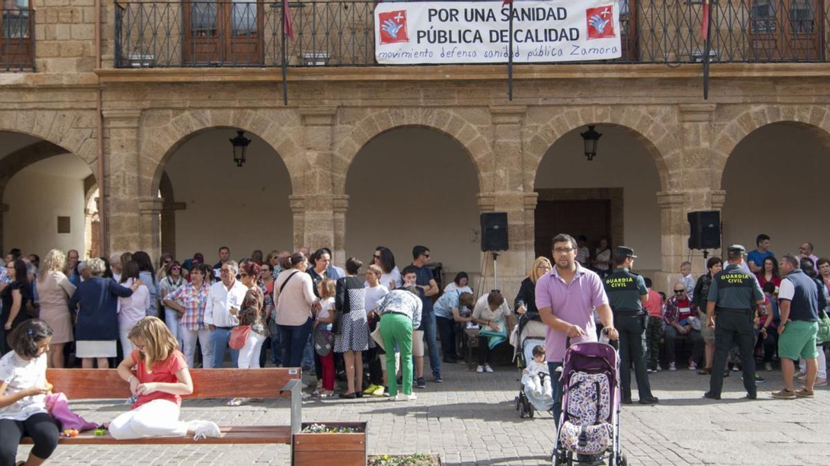 Manifestación para pedir a la Consejería de Sanidad un pediatra de urgencias en octubre de 2017. | J. A. G.