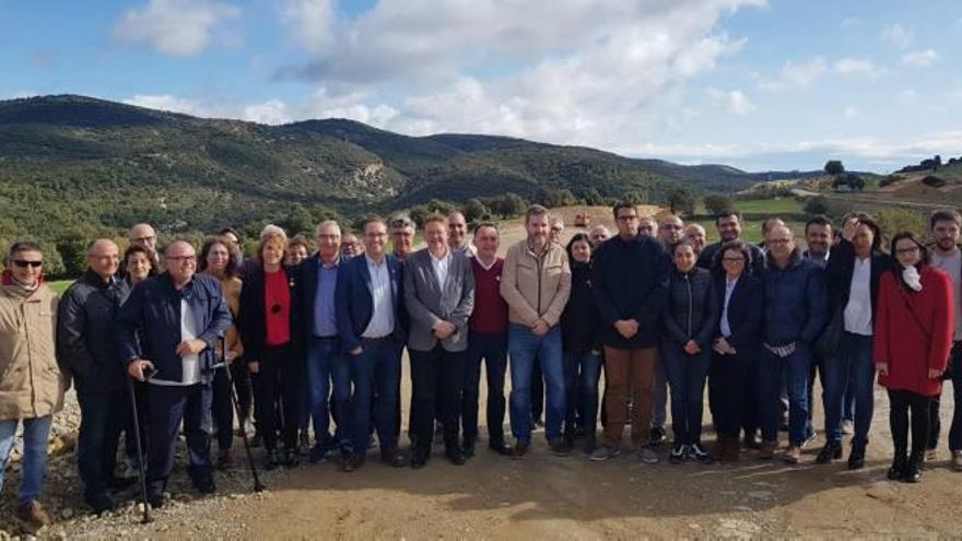 Candidatos y dirigentes socialistas que acudieron al acto.