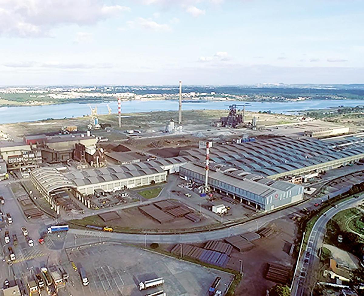 Planta de Megasa en Narón, de las primeras electrointensivas en Galicia que paró producción. Foto: Gallego