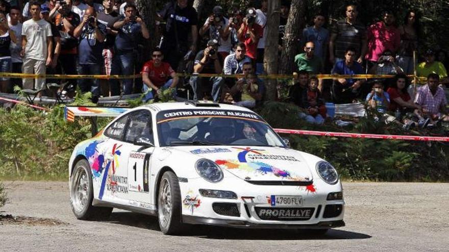 Vehículo de Miguel Fuster, durante la pasada edición del Rally Rias Baixas. // Marta G.Brea