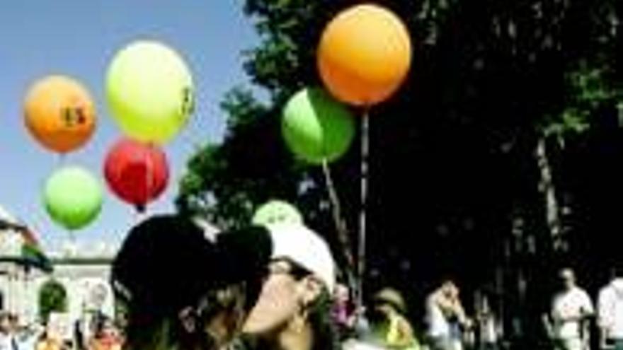 La marcha del orgullo gay llena Madrid de reivindicaciones