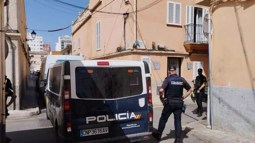 VÍDEO | La Policía Nacional toma la calle Teix, en la Soledat, en una nueva operación antidroga