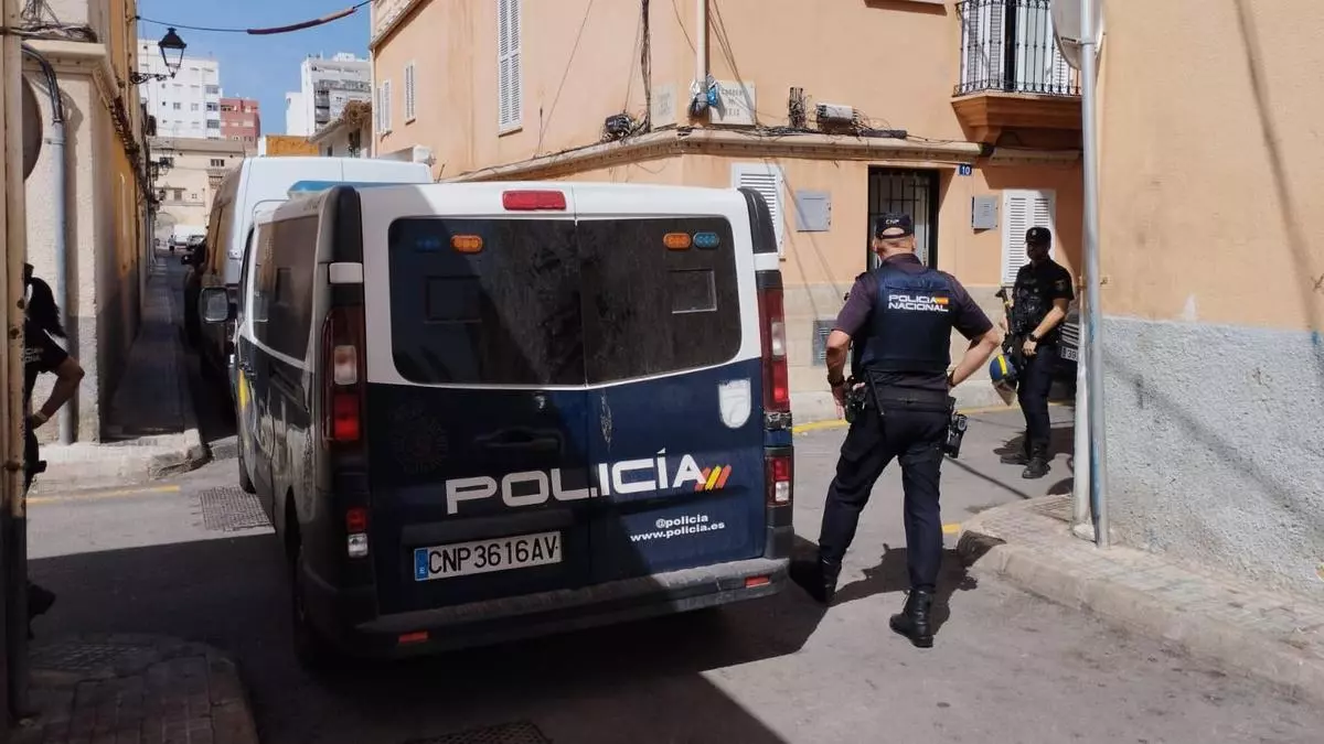 La Policía Nacional toma la calle Teix, en la Soledat, en una nueva operación antidroga