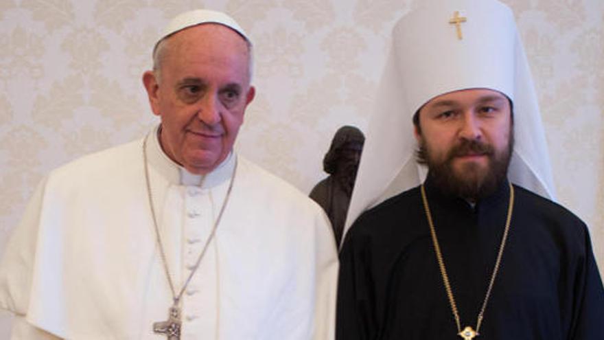 El Papa Francisco, con un religioso ortodoxo.