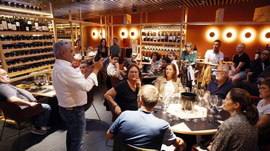 Vinoteca Topos presenta una experiencia enogastronómica con precio especial para suscriptores de FARO