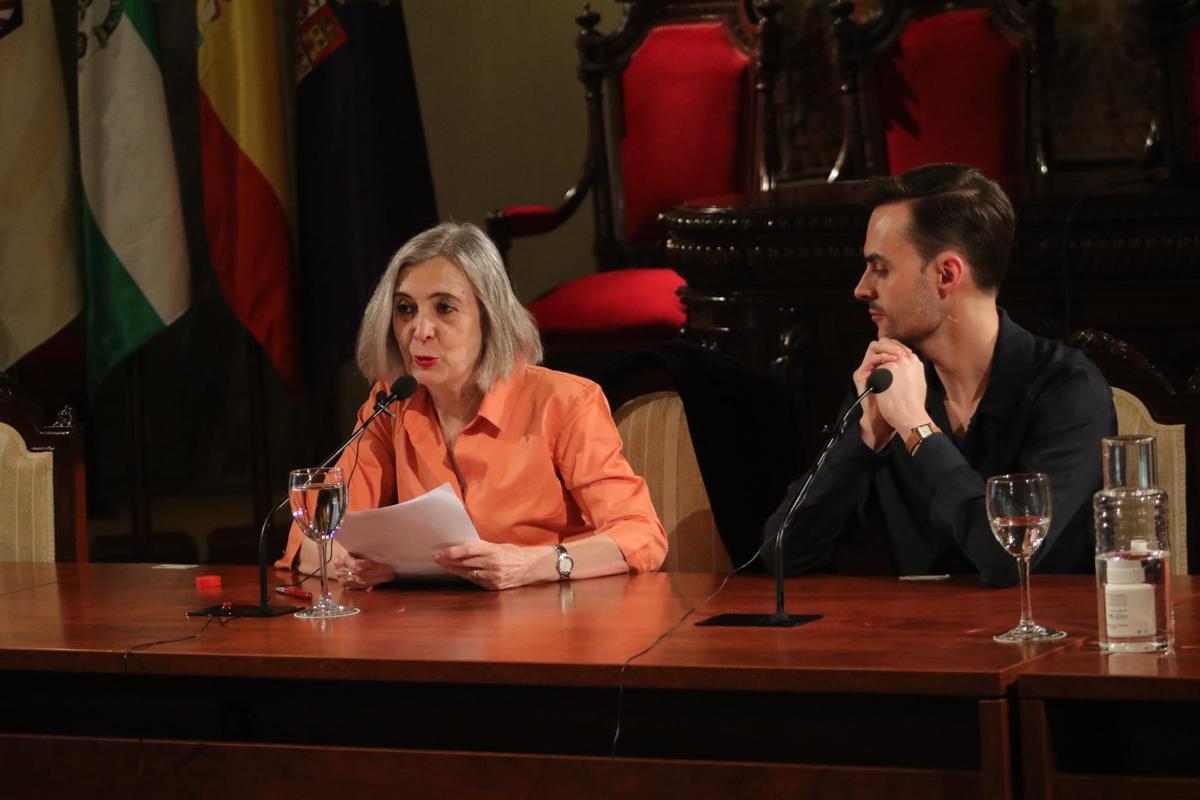 Pablo García-López junto a la periodista Rosa Luque.