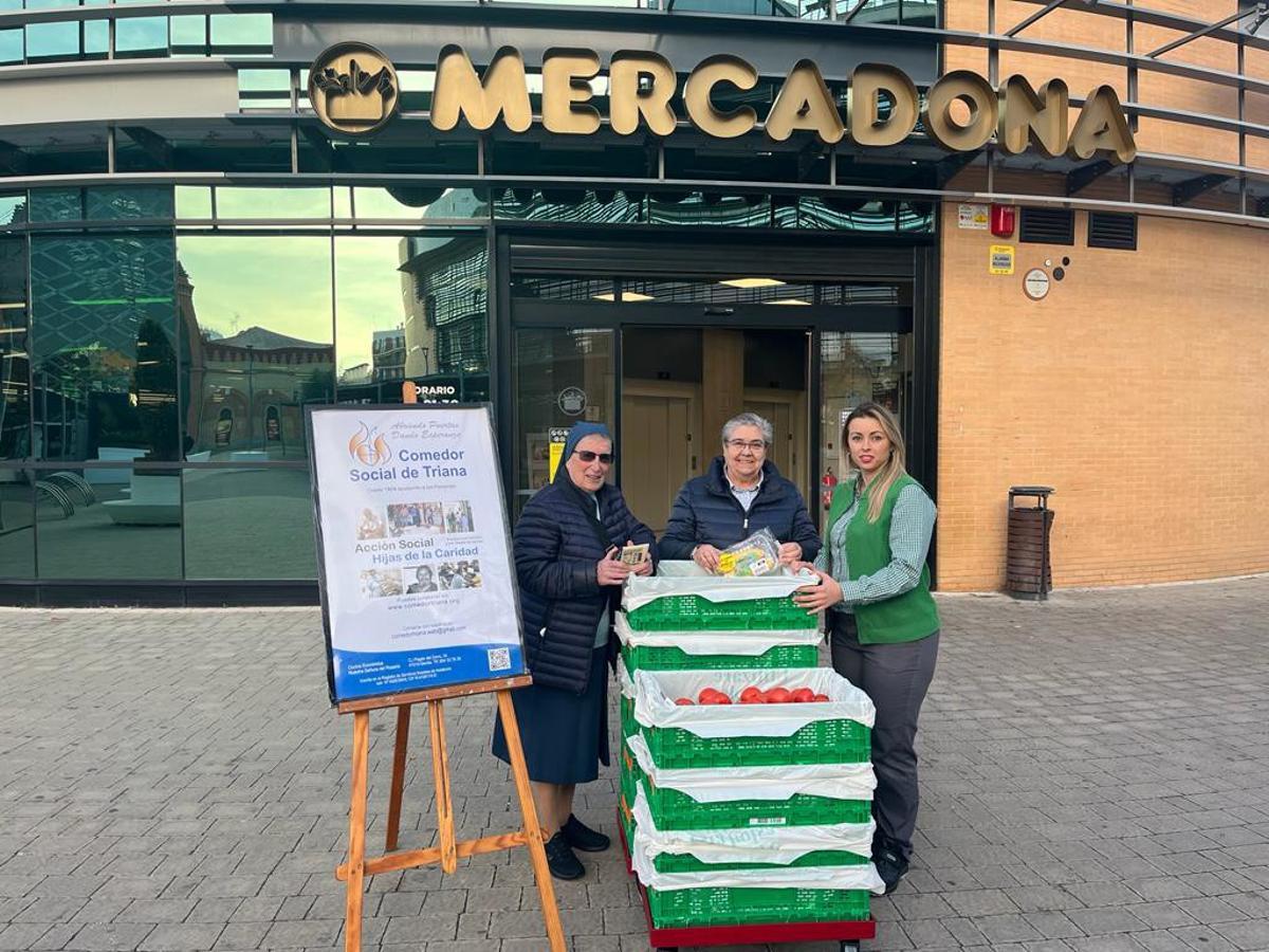 Entrega de alimentos en la tienda de Mercadona