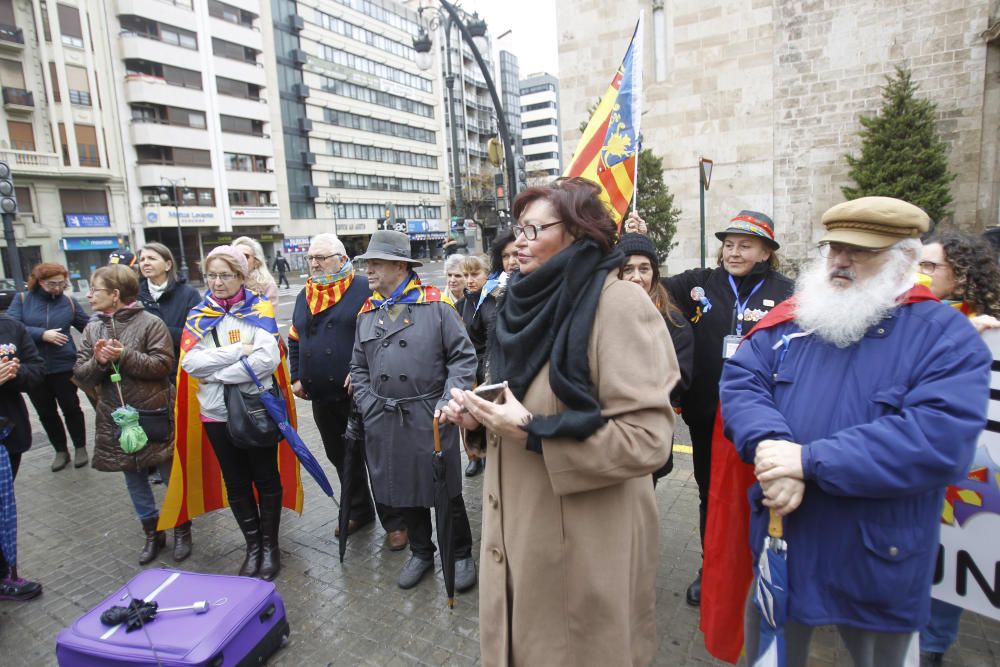 Concentración de entidades derechistas en València