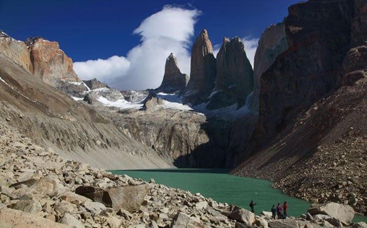 El Parque Nacional Torres del Paine, con una superficie de unas 240.000 hectáreas, fue declarado por la Unesco Reserva de la Biosfera en 1978.
