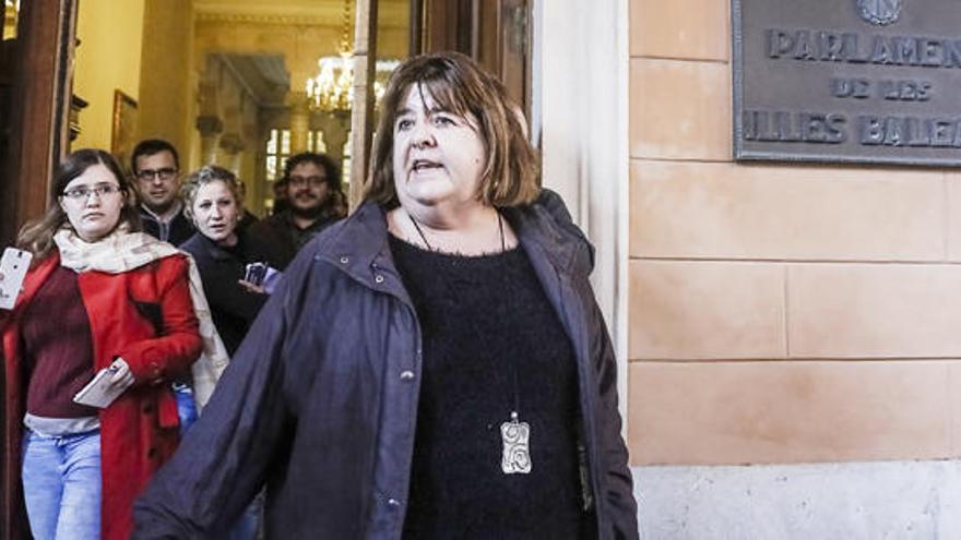 El Parlament cesa a Xelo Huertas como presidenta sin acordar quién es el sucesor