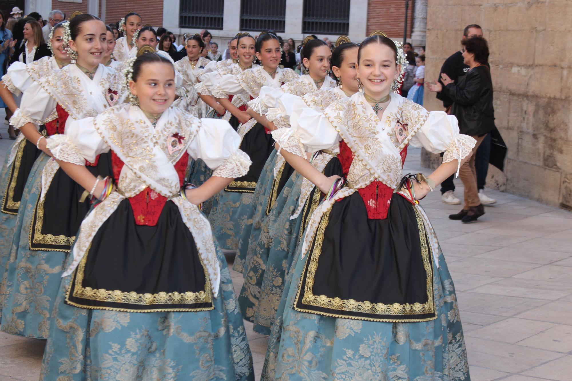 Estreno de la indumentaria de Carmen, Nerea y las cortes de 2022 y 2020-2021