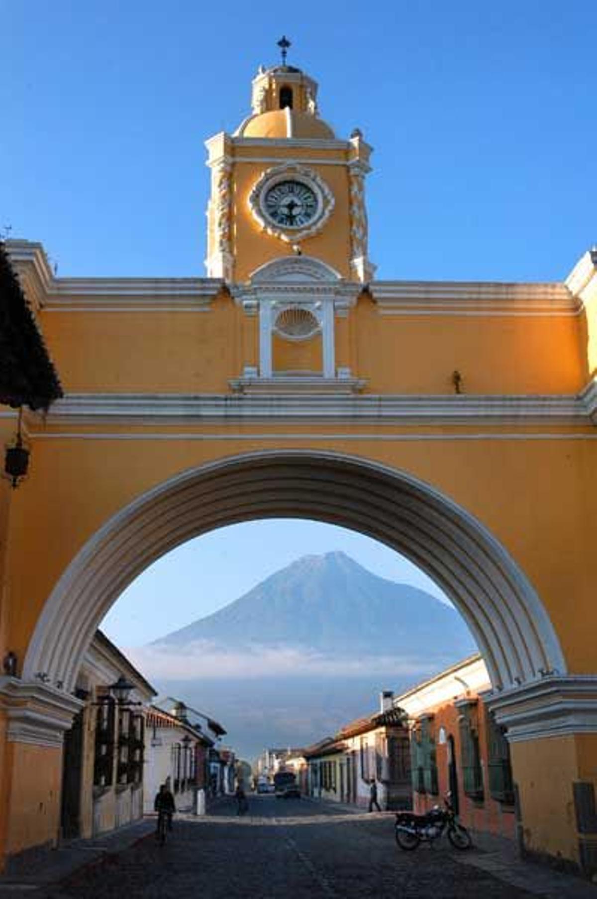 La Antigua destaca por su arquitectura colonial de los siglos XVI y XVII.