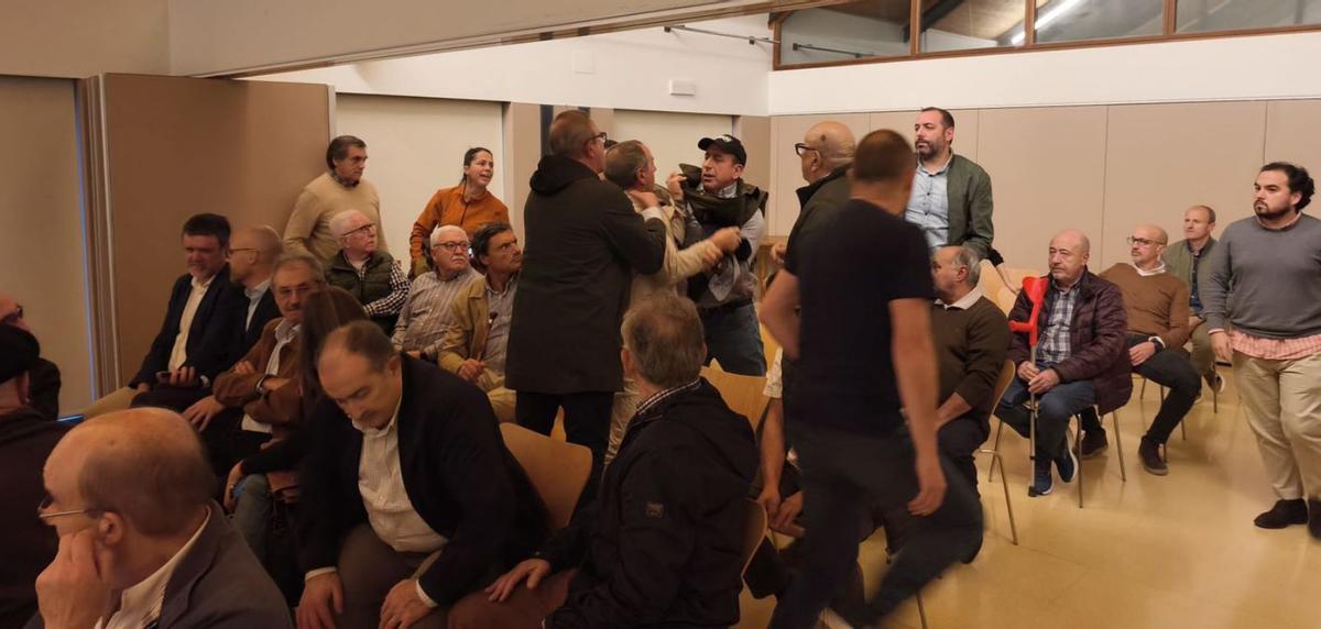 Boicot con cencerros por la polémica del lobo | J. A. A.