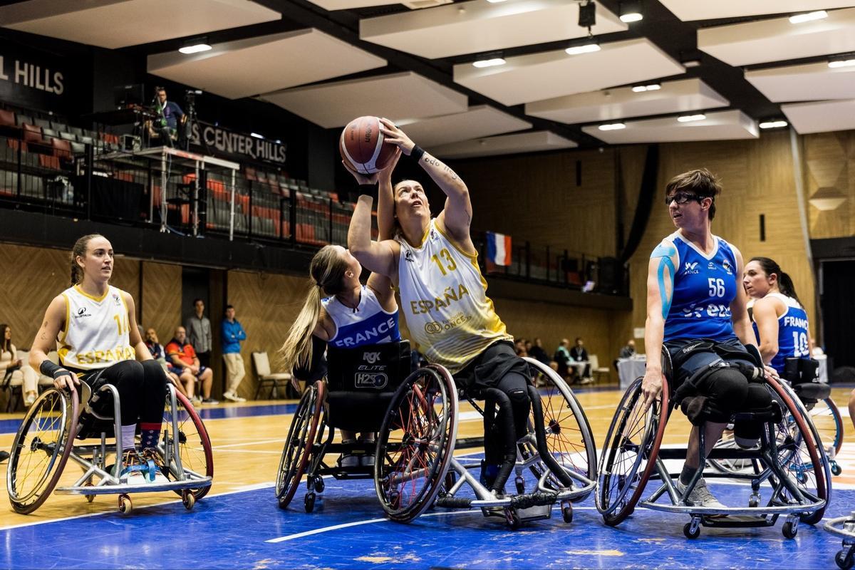 Vicky, ante Francia.