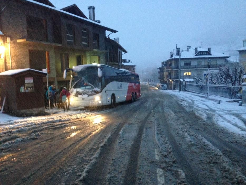 Els efectes de la nevada a Puigcerdà