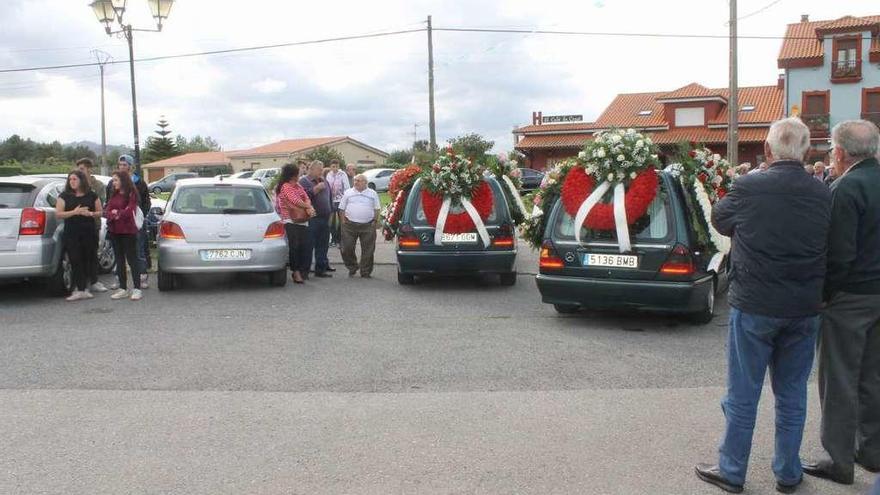 La familia del camionero, en su funeral en Oviñana: &quot;Gracias por venir&quot;