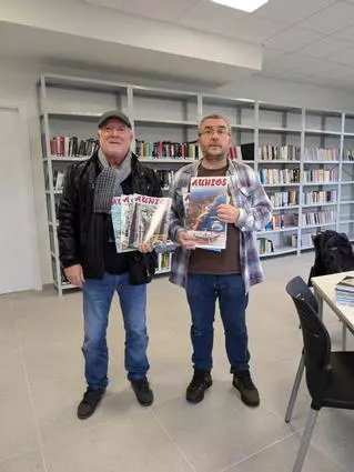 Piñeiróns presenta el penúltimo número de la revista «Aunios»