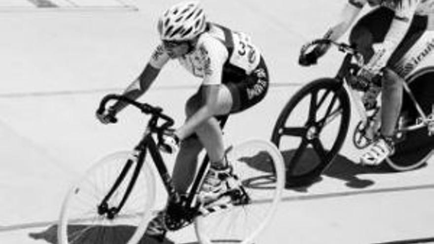 El GR-100 Sports Extremadura busca éxitos por los velódromos españoles