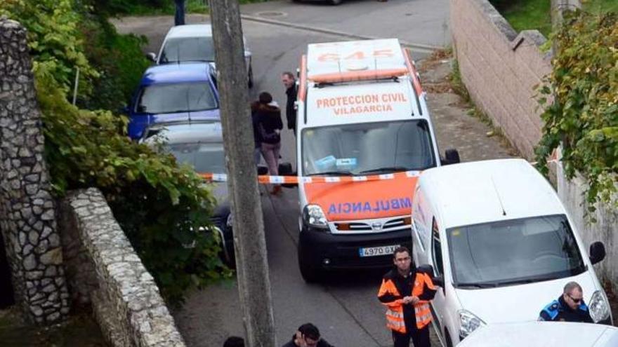 Una de las intervenciones de la ambulancia de Protección Civil de Vilagarcía.  // Noé Parga