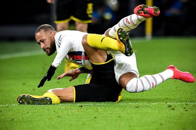 Neymar en acción durante el partido de la UEFA Champions League entre Borussia Dortmund y Paris Saint-Germain disputado en Dortmund, Alemania.