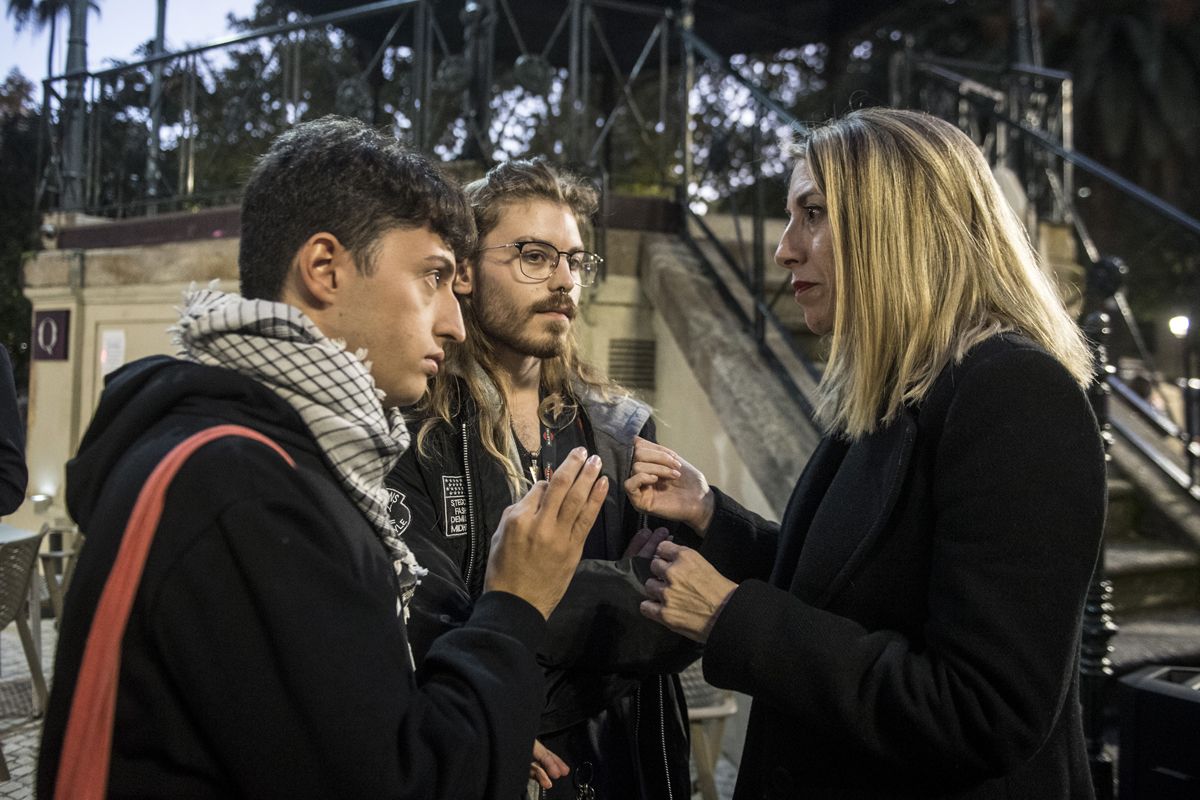 Fotogalería | Así fue la concentración en defensa de los derechos LGBTI en Cáceres