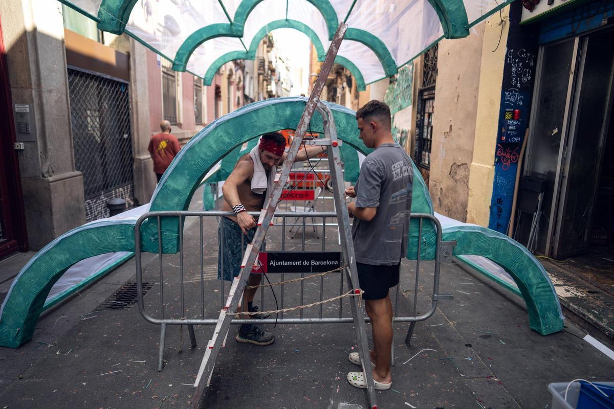 Gràcia prepara las calles para sus fiestas