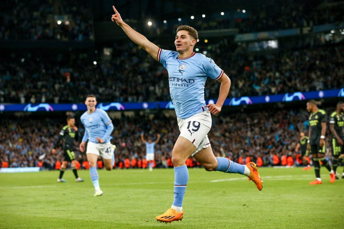 Manchester (United Kingdom), 17/05/2023.- Julian Alvarez of Manchester City celebrates after scoring the 4-0 goal during the UEFA Champions League semi-finals, 2nd leg soccer match between Manchester City and Real Madrid in Manchester, Britain, 17 May 2023. (Liga de Campeones, Reino Unido) EFE/EPA/ADAM VAUGHAN