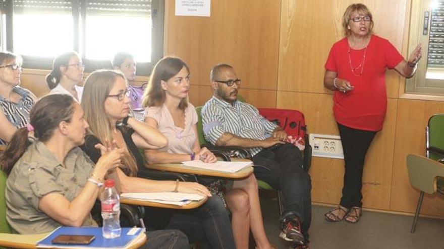 Cristina Molina inaugura la segunda jornada con su charla.