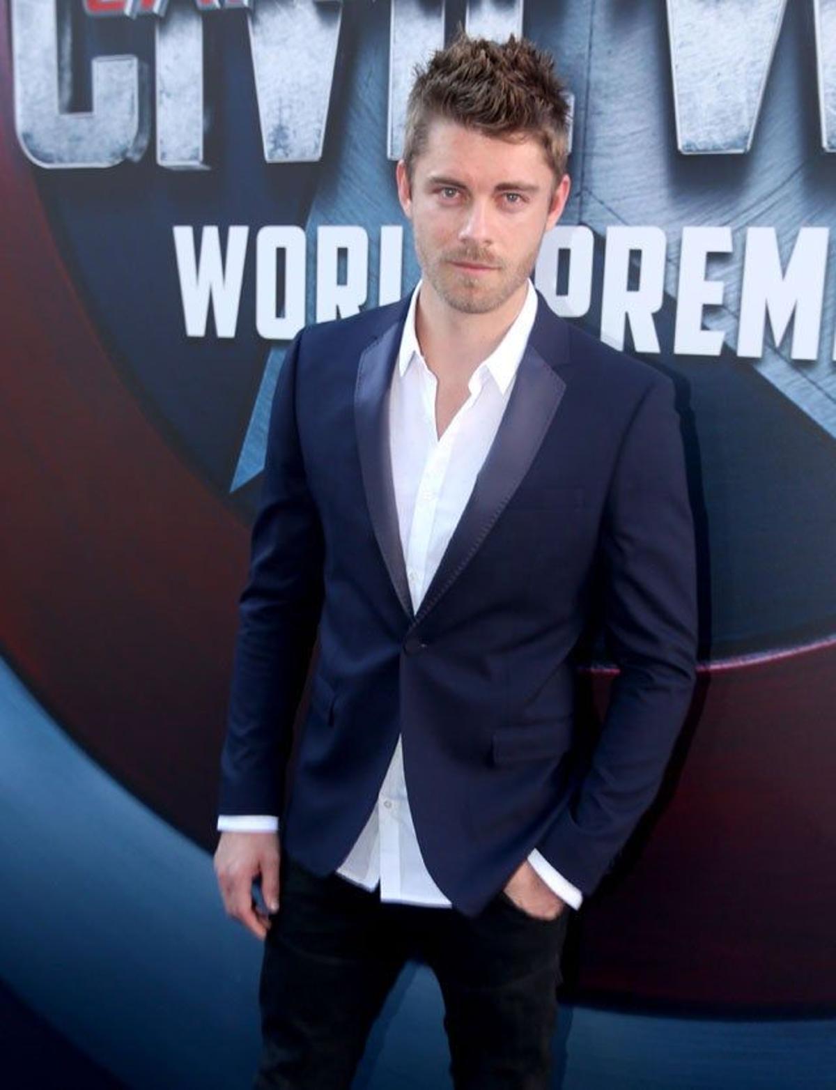 Luke Mitchell, en la première de Capitán América: Civil War en Los Ángeles.