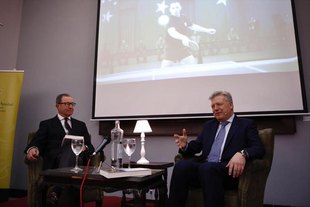 Primo Jurado ofrece una visión histórica y social de la Guerra Fría