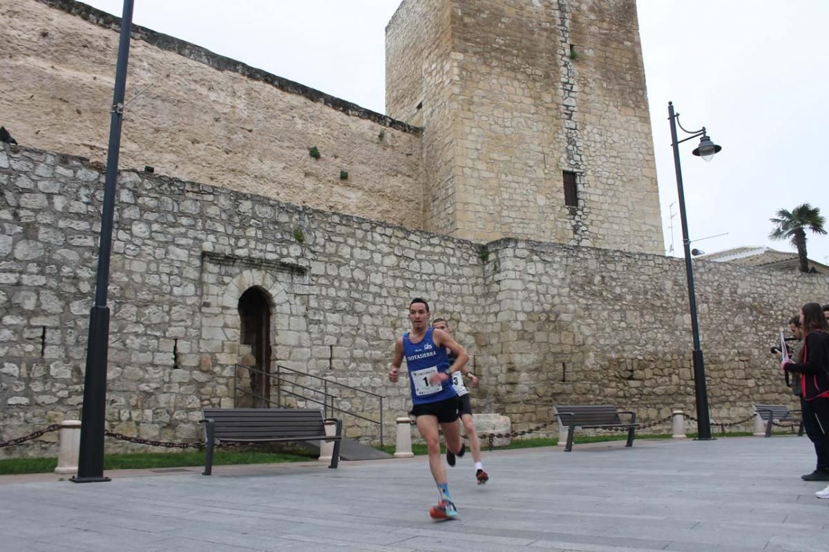 Javier Arcas y Fátima Ouhaddou vencen en la Media Maratón de Lucena