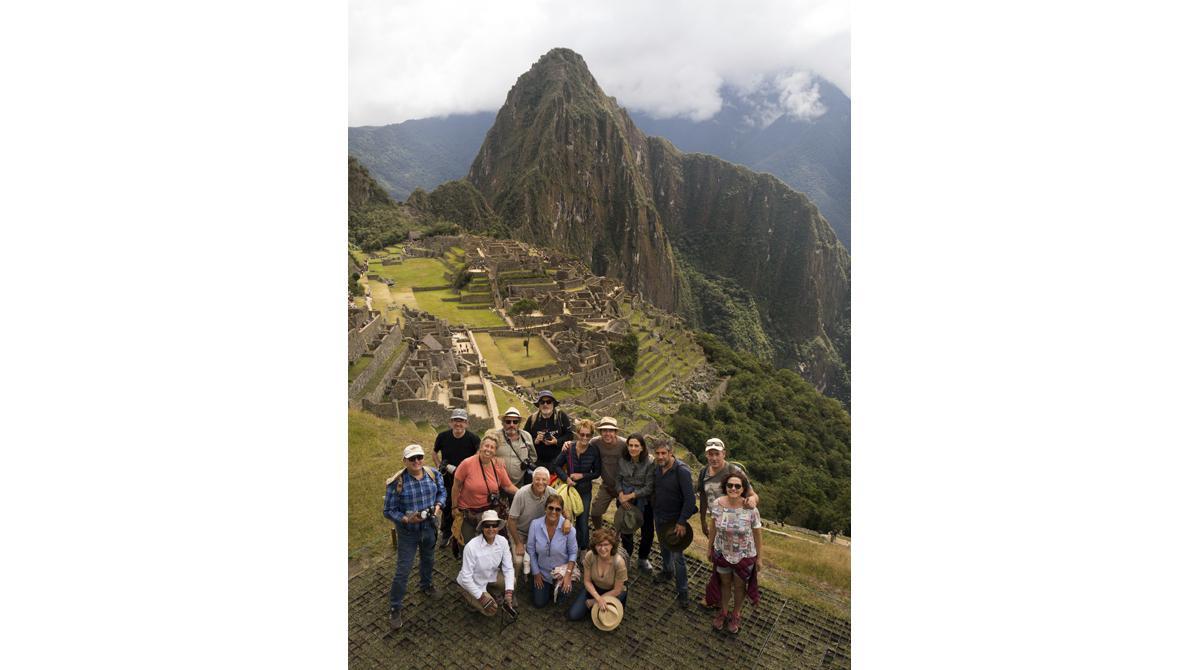 Los participantes en una de las Expediciones ‘Viajar’, en el Machu Picchu.