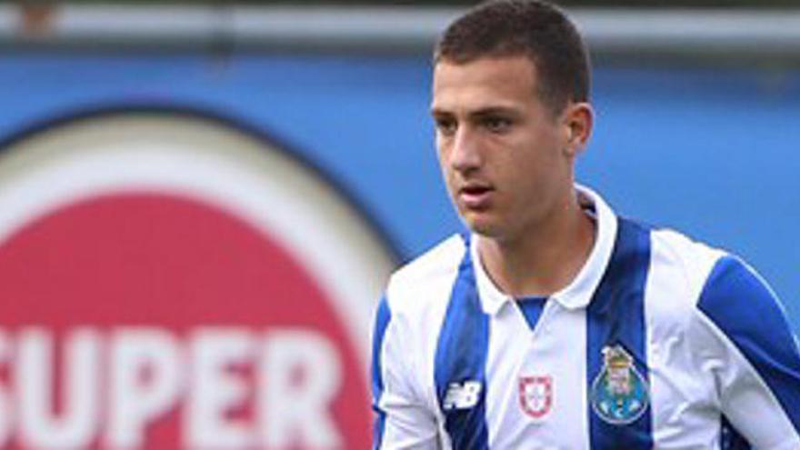 El Valencia CF sigue a Diogo Dalot, el nuevo Cancelo