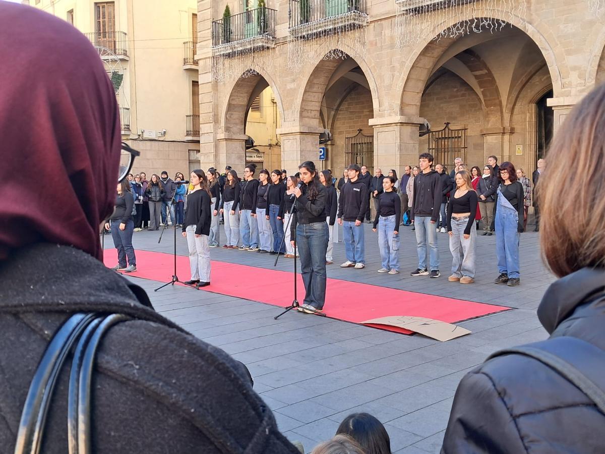 Un moment de l'actuació de l'Aula d'Arts Escèniques