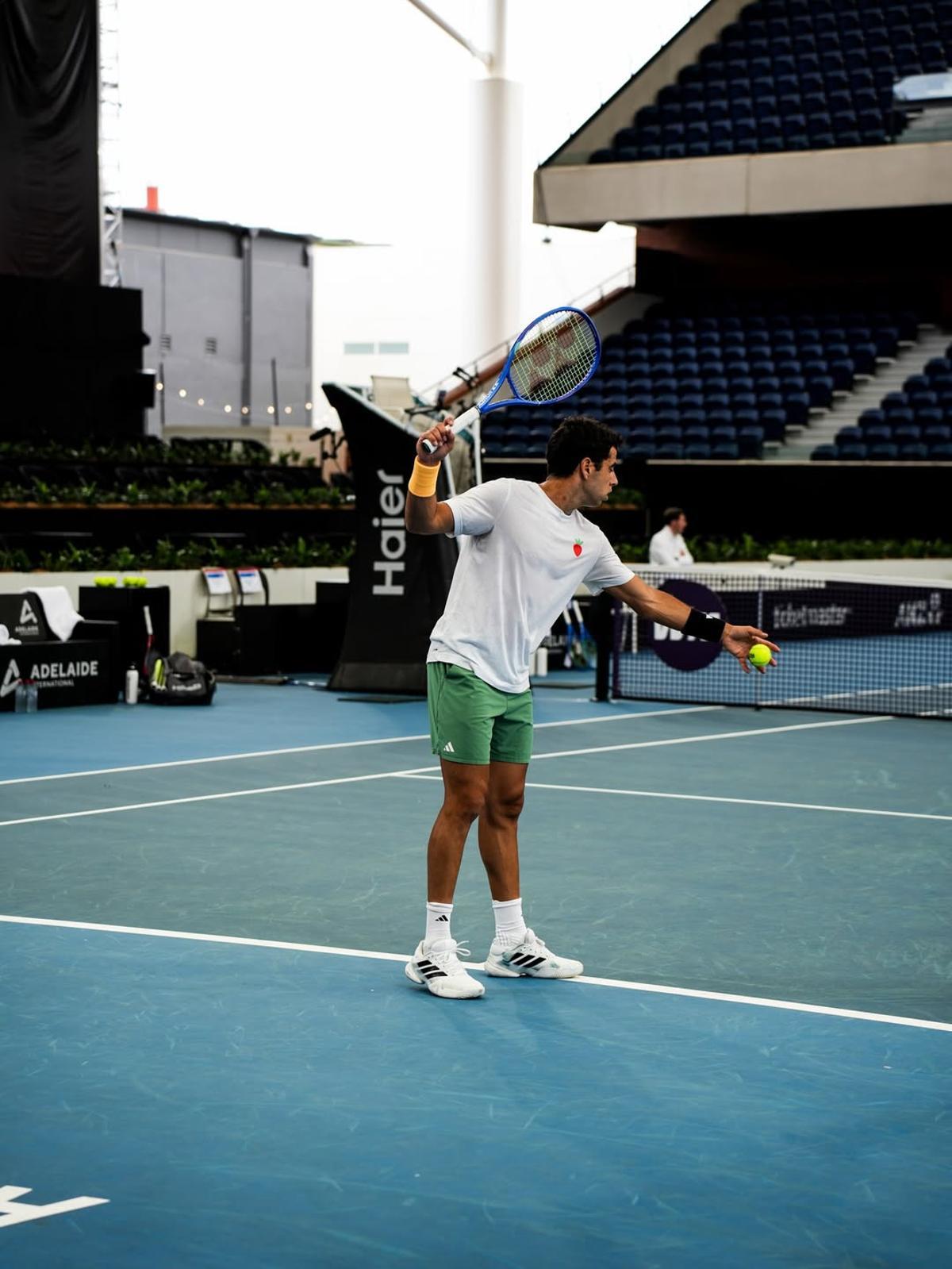 Jaume Munar, en una de las pistas del Adelaide ATP 250.