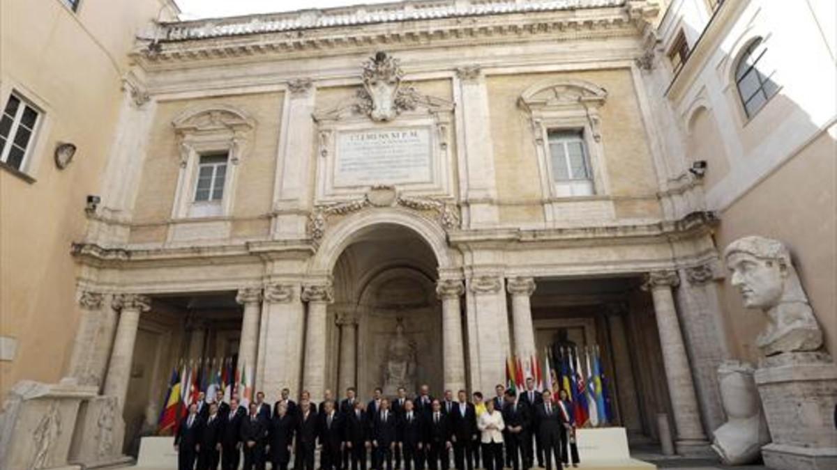 FOTO DE FAMILIA Los líderes de la UE posan en Roma, ayer.