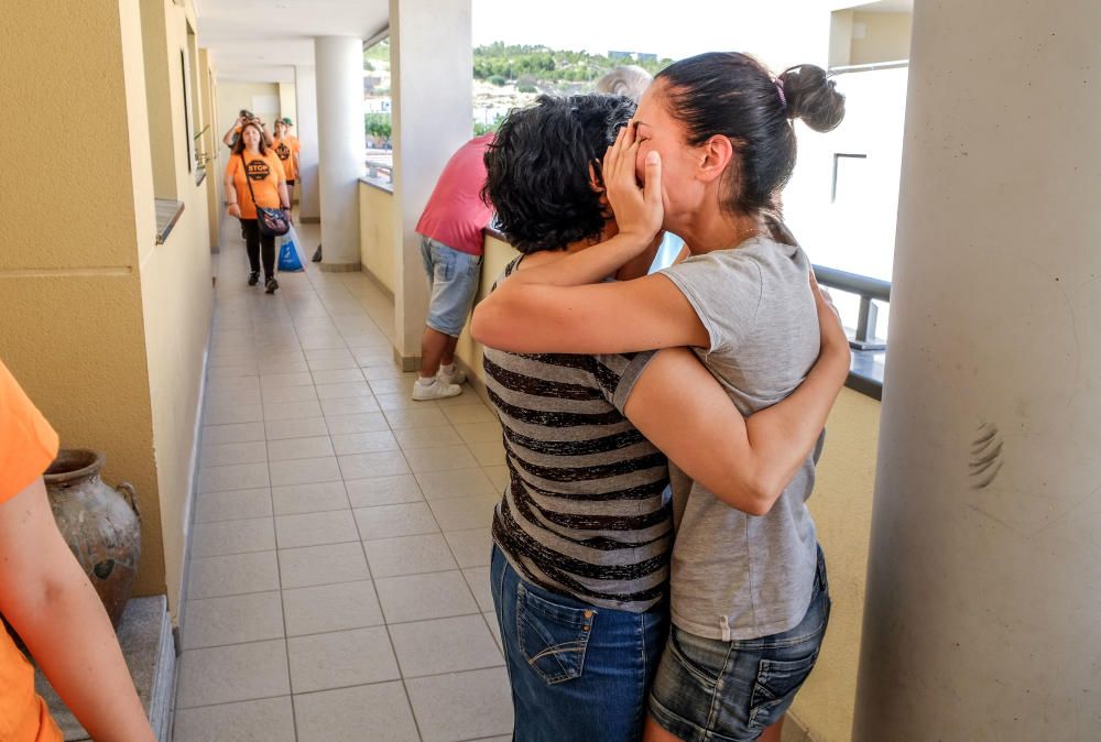 Stop Desahucios frena el desalojo de una familia c