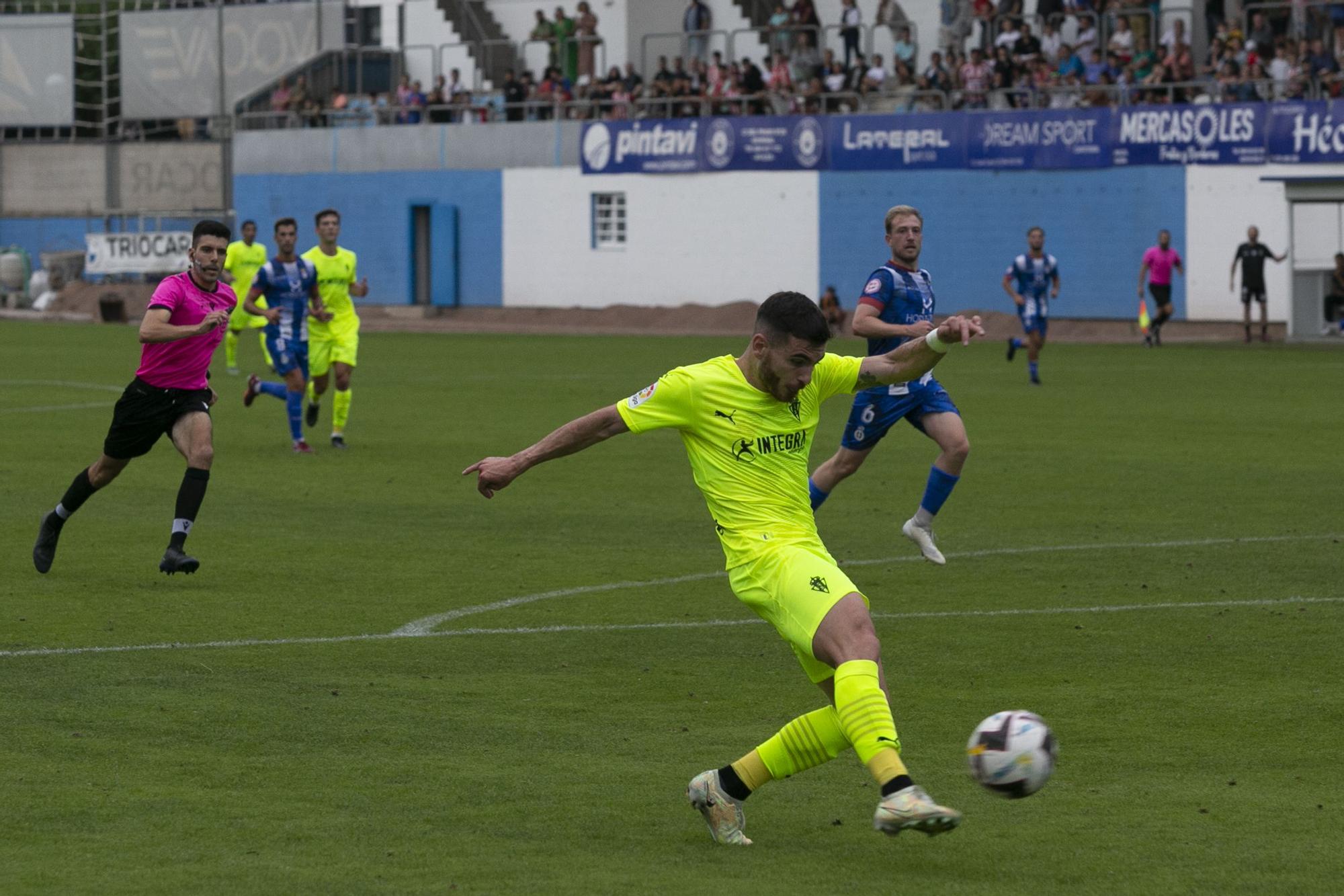 En imágenes: asi fue la victoria del Sporting (0-1) en el Suárez Puerta ante el Real Avilés