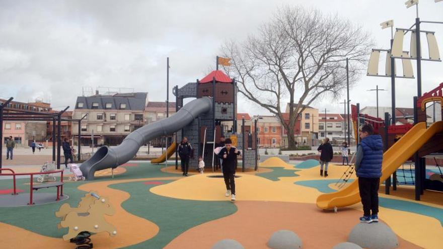 O Regueiro y Castelao abren sus puertas sin inauguración oficial