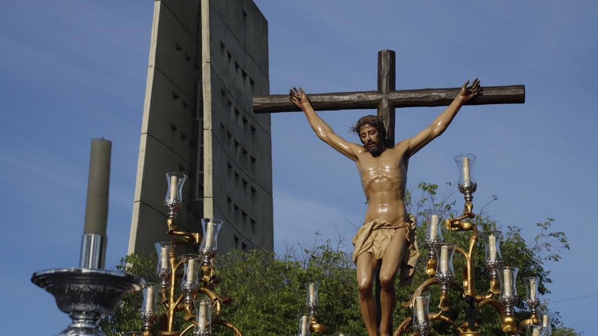 Cristo de las Lágrimas junto a la parroquia de la Asunción del Figueroa.