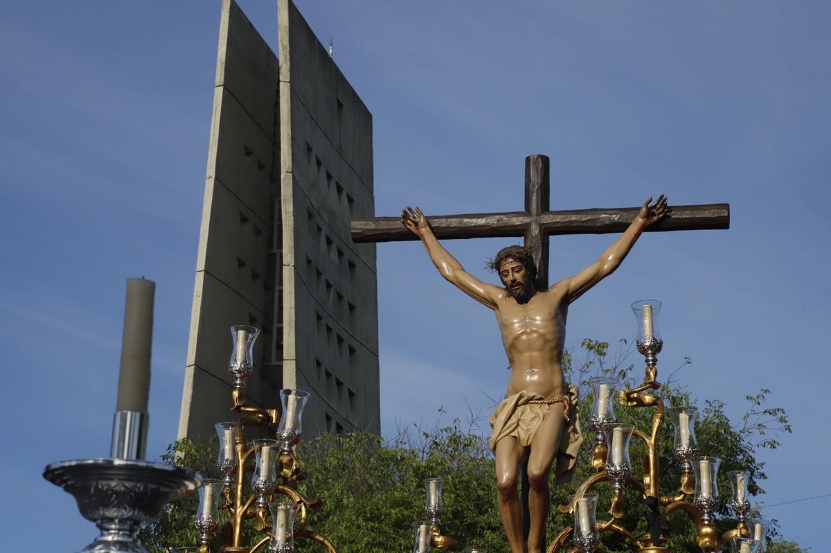 Cristo de las Lágrimas junto a la parroquia de la Asunción del Figueroa.