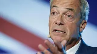 Farage endurece el discurso antiimigración y promete cerrar el sistema de asilo en el Reino Unido